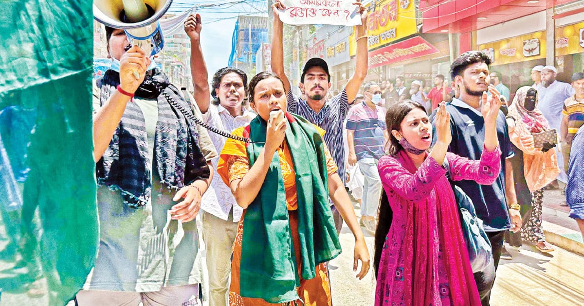 জুলাই বিপ্লবের রাজপথে অকুতোভয় নারী নেতৃত্ব ফাতেমা রহমান বীথি