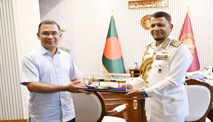 প্রধানমন্ত্রীর দপ্তরে বিদায়ী নৌপ্রধানের সৌজন্য সাক্ষাৎ