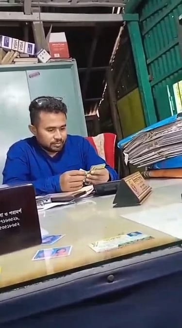 ফরিদপুরে ঘুষ নেওয়ার ভিডিও ভাইরাল, ভূমি কর্মকর্তা সাময়িক বরখাস্ত