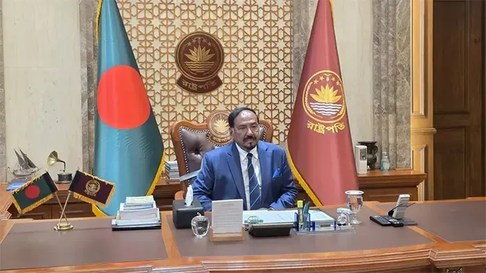 বঙ্গভবনে দাপ্তরিক কার্যক্রম শুরু করলেন ভারপ্রাপ্ত প্রেসিডেন্ট