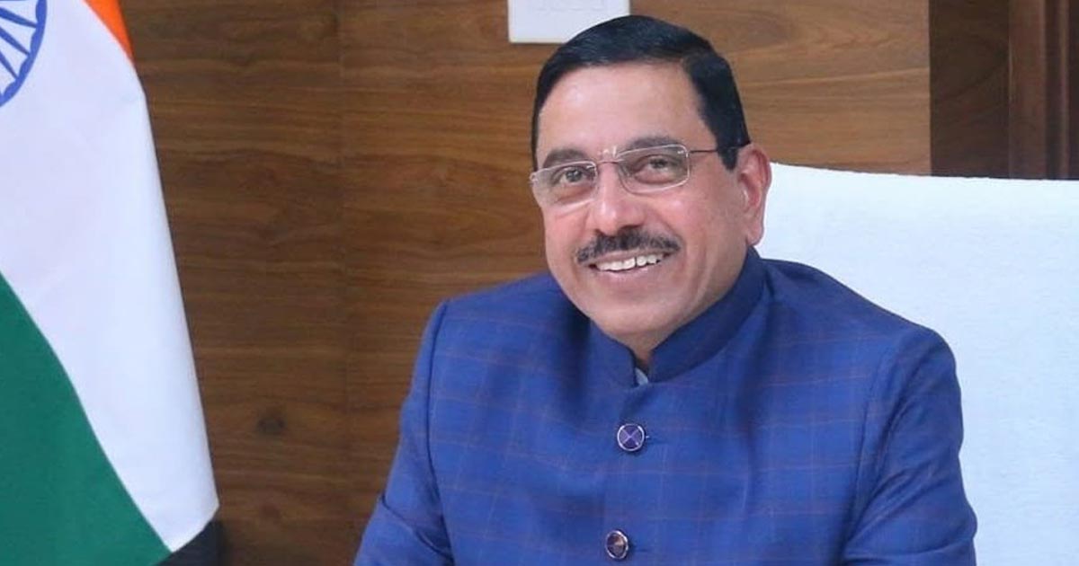 ভারতের নতুন শিক্ষামন্ত্রী হিসেবে দায়িত্ব পেলেন প্রহ্লাদ যোশী