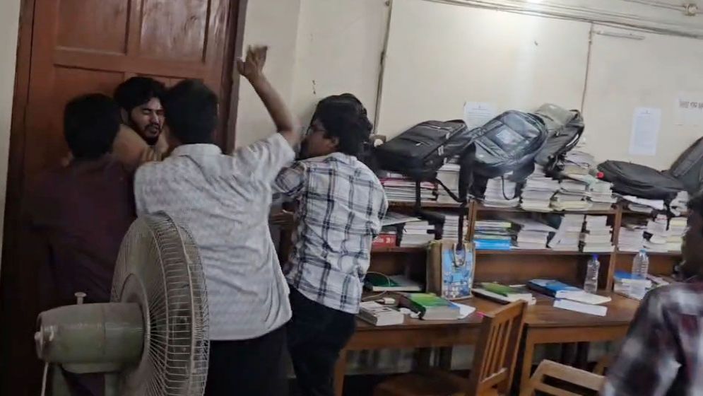 রাবিতে তিন শিক্ষার্থীকে পিটিয়ে আহত করলেন আম্মারসহ শিবির নেতারা