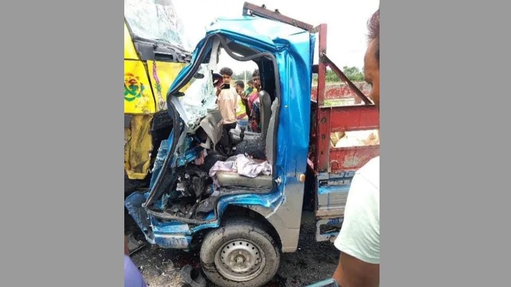 বগুড়ায় ট্রাক-পিকআপ মুখোমুখি সংঘর্ষে নিহত ৪