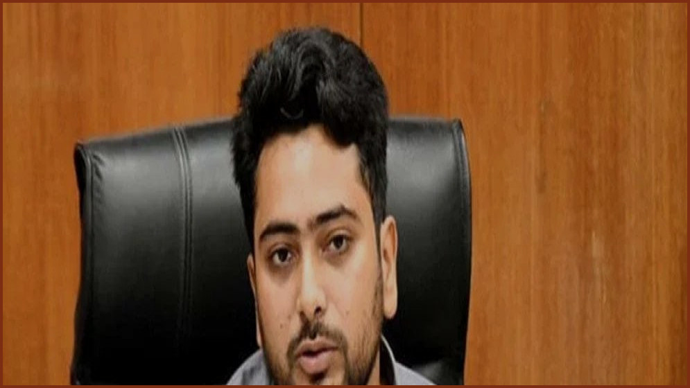 রাষ্ট্রীয় প্রতিষ্ঠানগুলোকে দলীয় ক্লাবে পরিণত করেছে বিএনপি: নাহিদ ইসলাম