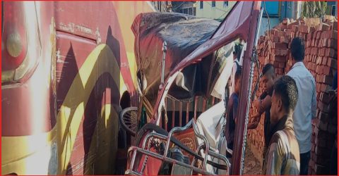শরণখোলায় বাসের ধাক্কায় অটোভ্যান চালক নিহত, আহত ৪