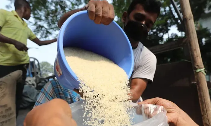 ৫৫ লাখ কার্ডধারী ১৫ টাকা কেজিতে পাবেন ৩০ কেজি চাল