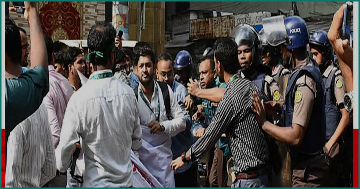 ইসলামী ব্যাংকের সামনে চাকরিচ্যুত ও গ্রাহক ফোরামের সংঘর্ষে আহত ২৫