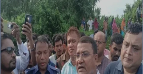 কুমিল্লায় শিক্ষকপুত্রের মৃত্যু: ছিনতাই নাকি অন্য উদ্দেশ্য, তদন্তে পুলিশ