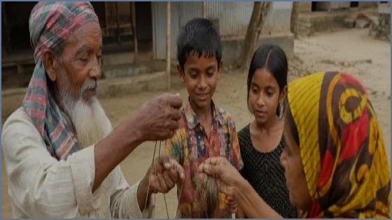চুলের বিনিময়ে কটকটি: মুকসুদপুর থেকে হারিয়ে যাওয়া এক শৈশব স্মৃতি