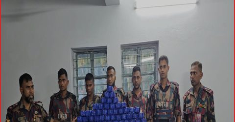 টেকনাফে নাফ নদীতে নৌকায় বাঁধা ১৪ লাখ ইয়াবা জব্দ, গ্রেপ্তার ২
