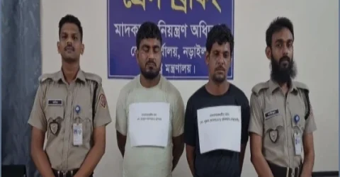 নড়াইলে বাস শ্রমিক সেজে ইয়াবা পাচার, ৮ হাজার পিসসহ আটক ২