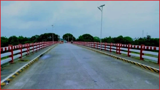 বালিপাড়া সেতুতে টোল আদায় শুরুর একদিনেই বন্ধ, বিক্ষোভে বুথ ভাঙচুর