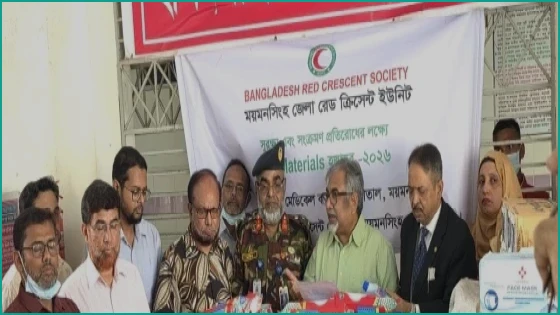 ময়মনসিংহ মেডিকেলে হাম রোগীদের চিকিৎসায় রেড ক্রিসেন্টের সুরক্ষা সামগ্রী
