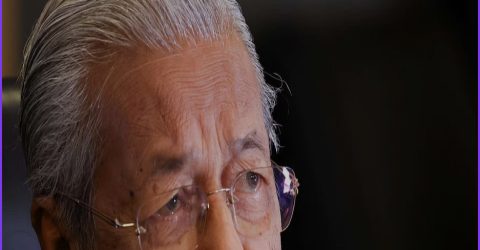 স্ত্রী সিতি হাসমাহর মৃত্যুর দুই দিন পর হাসপাতালে মাহাথির মোহাম্মদ