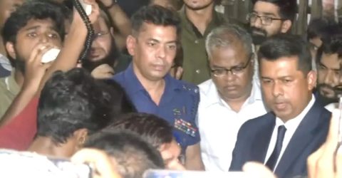 ক্যাম্পাসে না ফেরার শর্তে অবরুদ্ধ চুয়েট ভিসিকে উদ্ধার