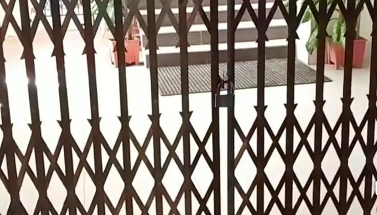 চুয়েট উপাচার্য ভবনে তালা দিলেন শিক্ষার্থীরা