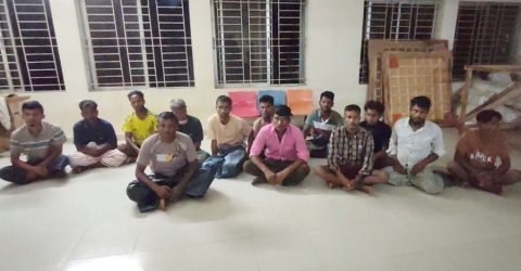 টেকনাফ উপকূলে নৌকাডুবি: নারী ও শিশুর মৃত্যু, উদ্ধার ১৬