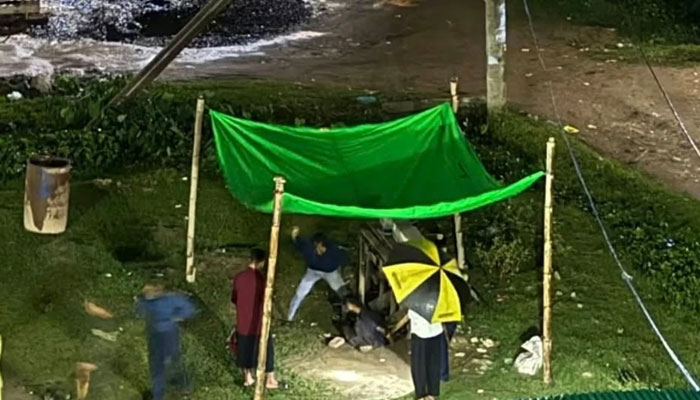 বাকলিয়ায় যুবককে পিটিয়ে জখমের ঘটনায় গ্রেপ্তার ৪