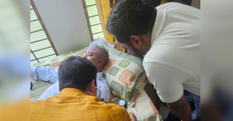 চুয়েটে অবরুদ্ধ উপাচার্যের স্বাস্থ্য পরীক্ষায় চিকিৎসকদের ভিন্ন তথ্য