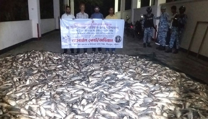 সন্দ্বীপ চ্যানেলে অভিযান