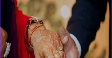 অবসরে বাইরে ঘুরতে না নেওয়ায় বিচ্ছেদ চাইলেন স্ত্রী