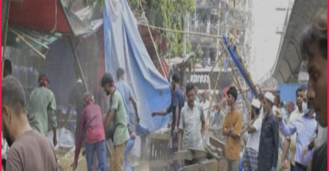 গুলিস্তানে শতাধিক অবৈধ দোকান উচ্ছেদ, কঠোর হুঁশিয়ারি ডিএসসিসি’র