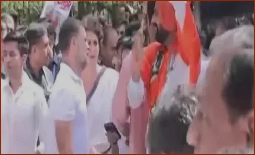জ্ঞানেশ কুমারের পদত্যাগের দাবিতে দিল্লির পথে ইন্ডিয়া জোটের সাংসদরা