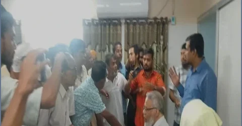 রাজশাহী মেডিকেল বিশ্ববিদ্যালয়ের উপাচার্যকে জোরপূর্বক পদত্যাগপত্রে সই করানোর অভিযোগ