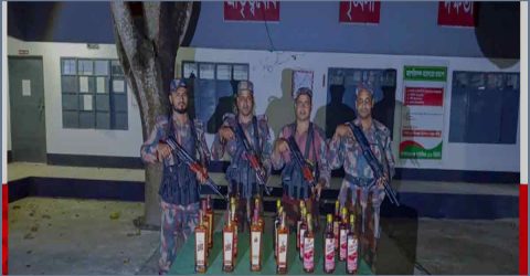 শিবগঞ্জে বিজিবির অভিযানে ভারতীয় মদ ও নেশাজাতীয় সিরাপ জব্দ